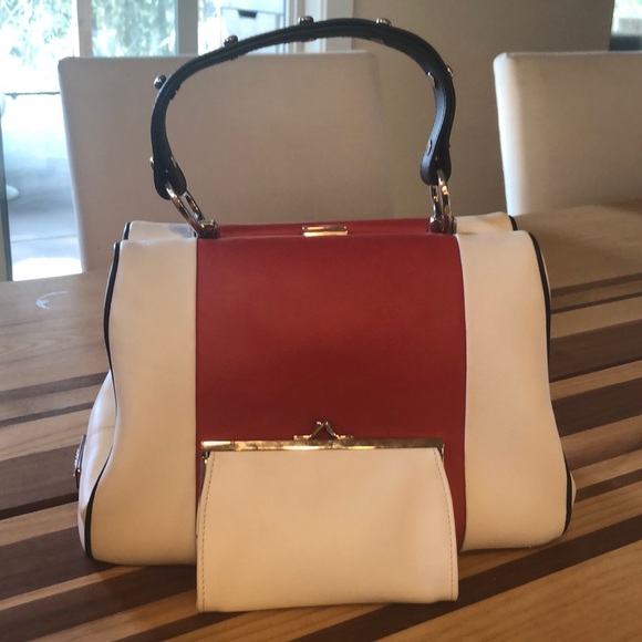 Prada bag, pristine condition. Originally $3200 - Picture 3 of 4